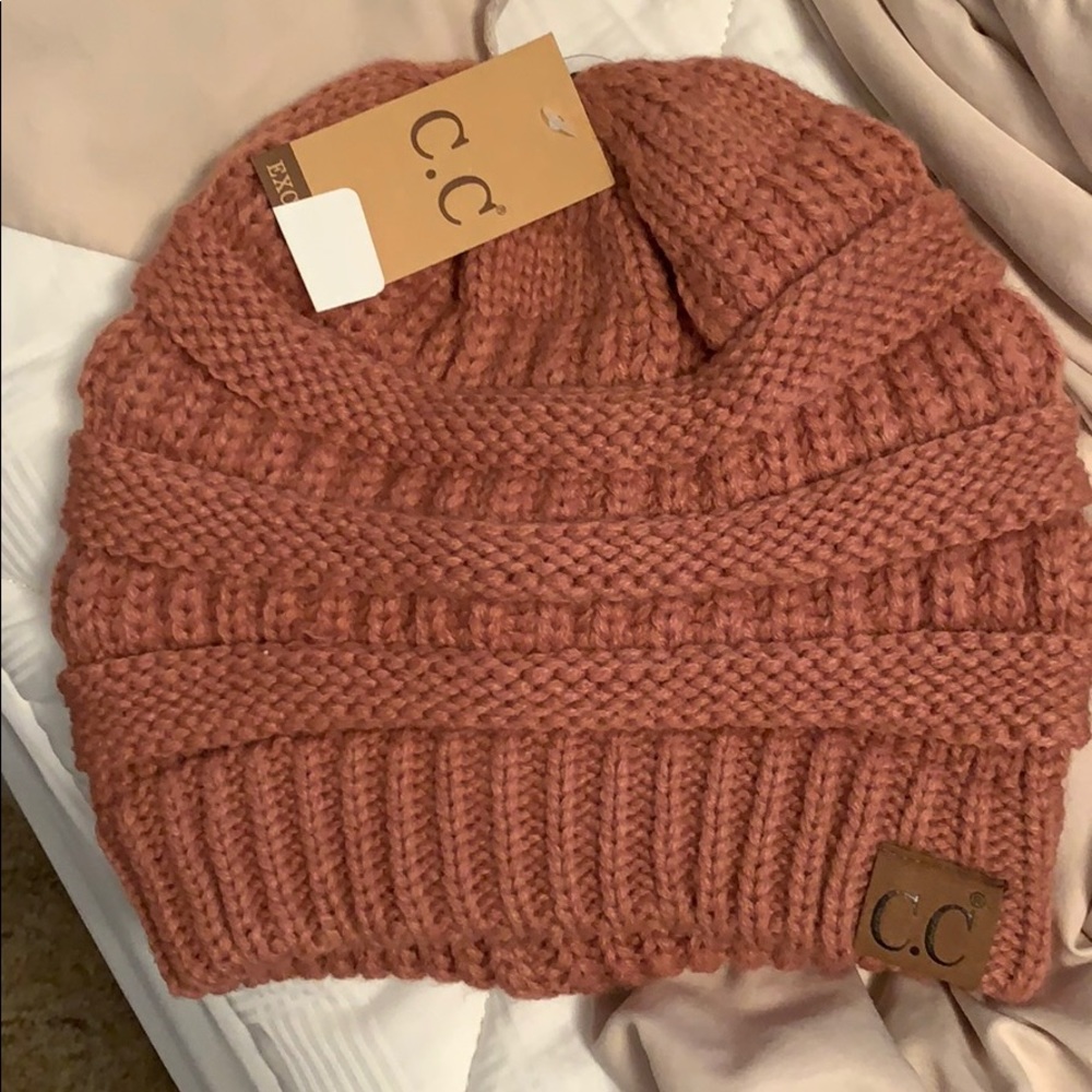 Mauve CC beanie. NWT.